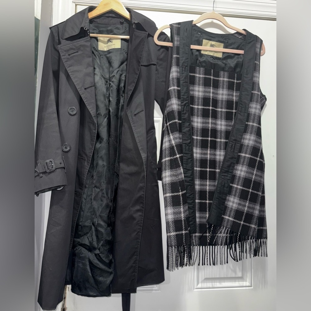 Burberry Irene Black Double-Breasted Trench Coat - Picture 12 of 16